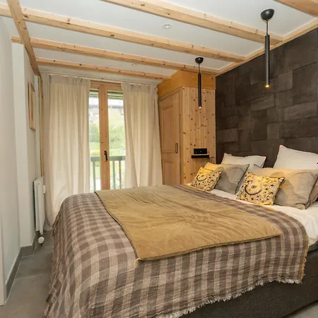 Nid Douillet Renove Sur Les Pistes In Out Megève